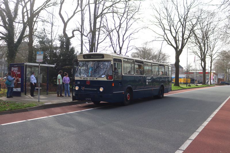Rondrit met museumbussen door Arnhem